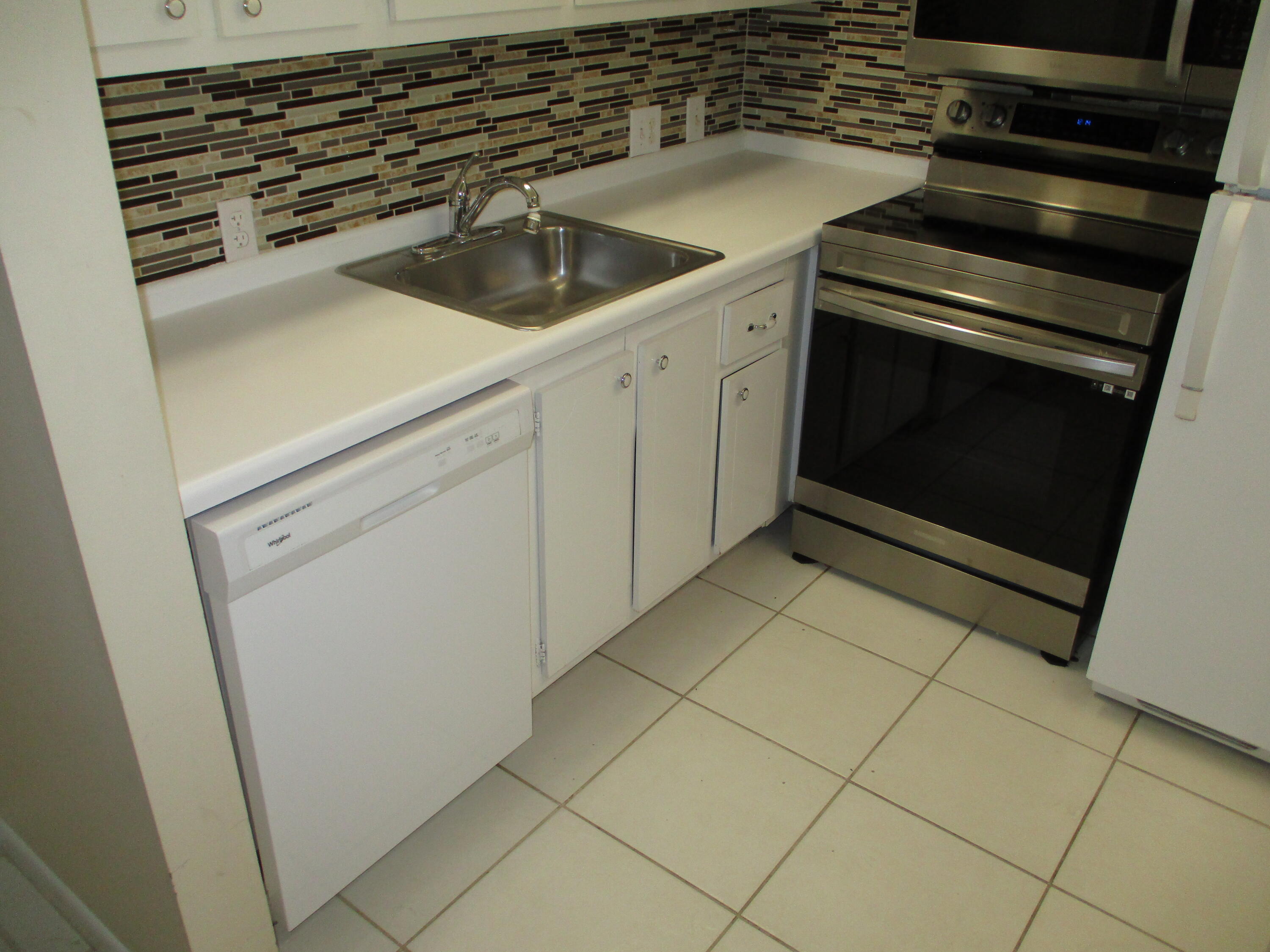 506 Mansfield M Boca Raton, FL 33434 - Photo 32 of 37 IMG_0558