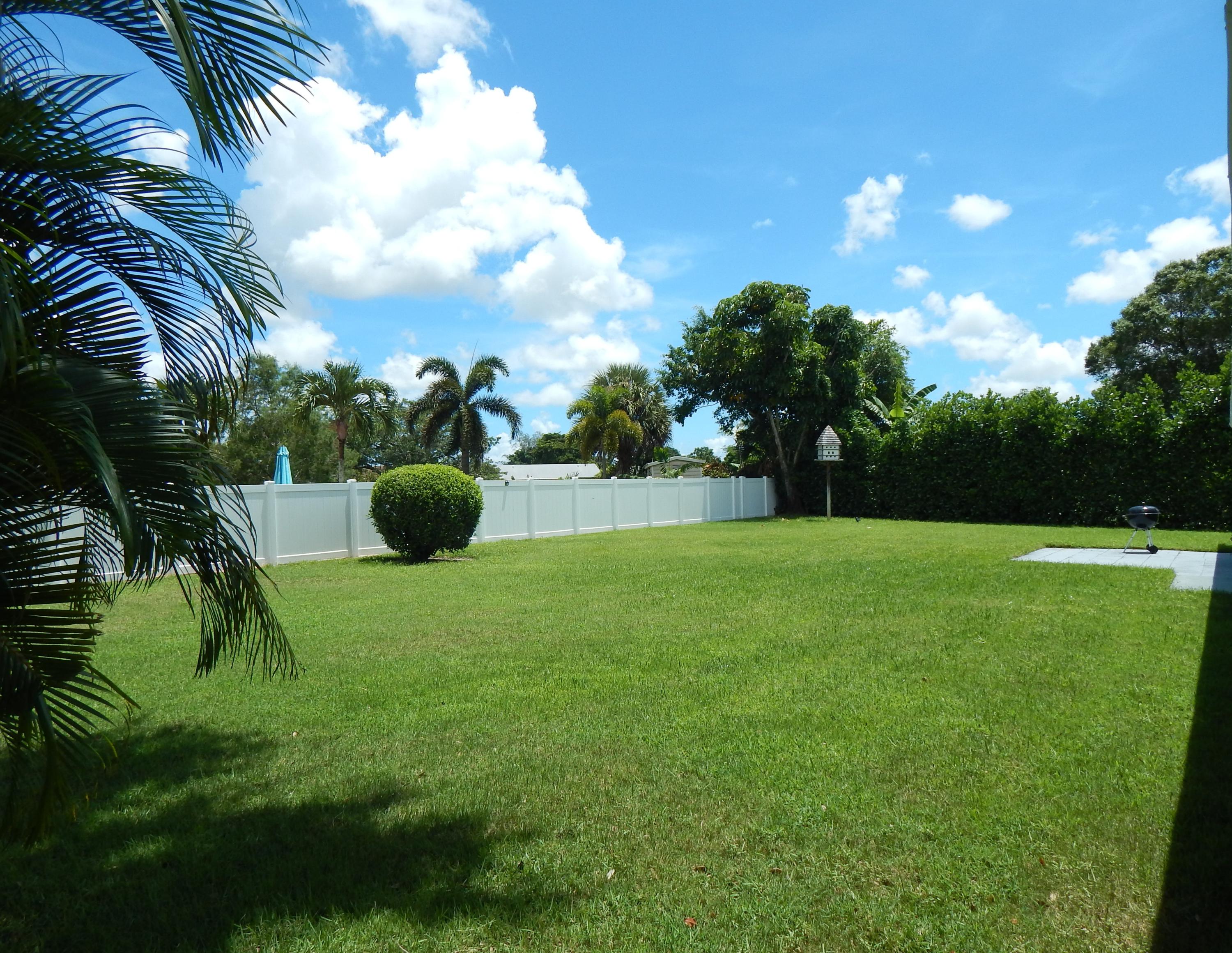 19638 Colorado Circle Boca Raton, FL 33434 - Photo 13 of 13 19683 bkyd mit birdhse