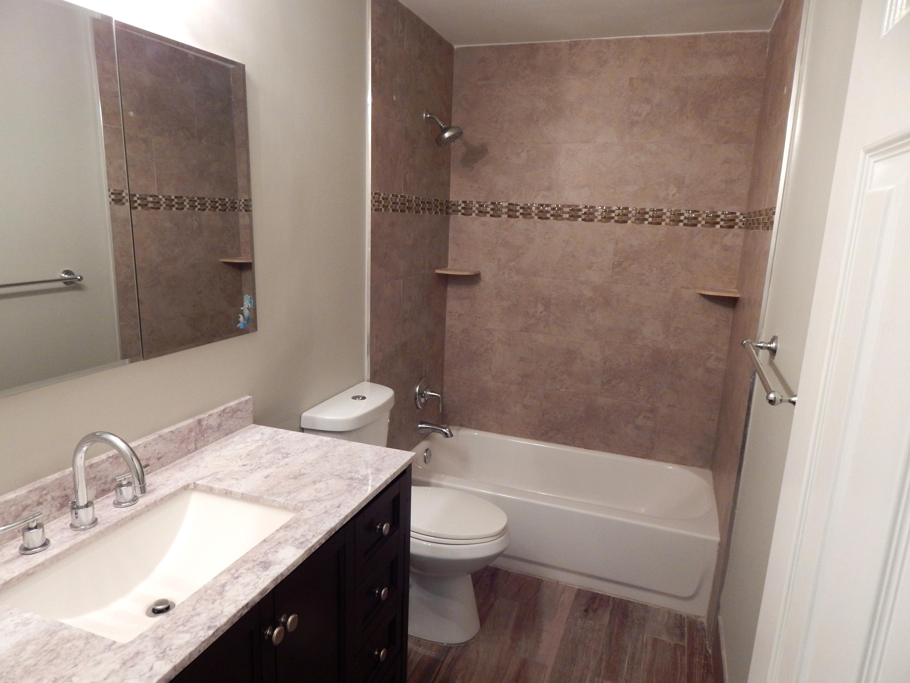 19638 Colorado Circle Boca Raton, FL 33434 - Photo 9 of 13 19683 Guest Bath