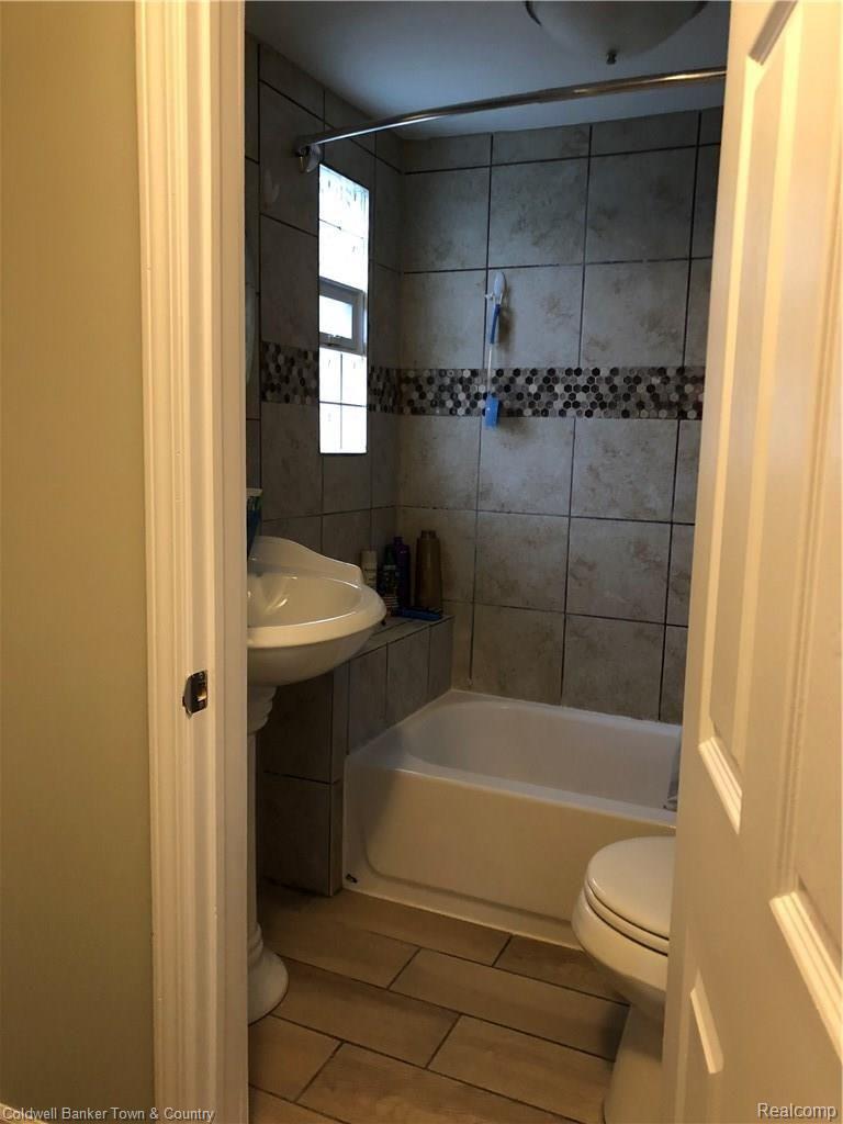 4403 Van Slyke Road Flint, MI 48507 - Photo 16 of 18 IMG_0660.jpeg