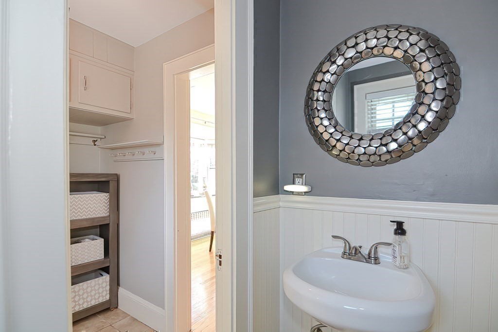 33 Pine Ridge Road Medford, MA 02155 - Photo 17 of 42