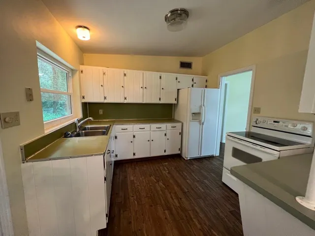 $2,050 | 2002 Chowkeebin Nene, Tallahassee, FL 32301