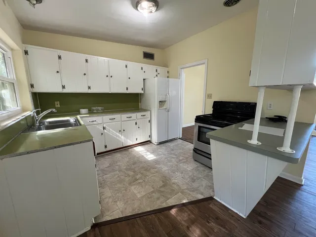 $2,050 | 2002 Chowkeebin Nene, Tallahassee, FL 32301