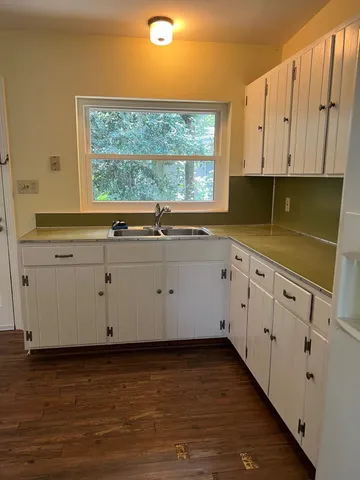 $2,050 | 2002 Chowkeebin Nene, Tallahassee, FL 32301