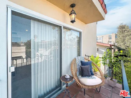 $4,950 | 930 South Bedford Street, Unit 4, Los Angeles, CA 90035