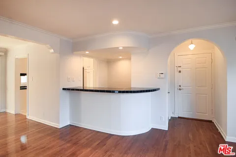 $4,950 | 930 South Bedford Street, Unit 4, Los Angeles, CA 90035