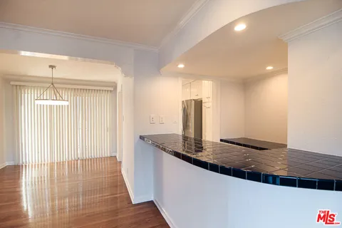 $4,950 | 930 South Bedford Street, Unit 4, Los Angeles, CA 90035