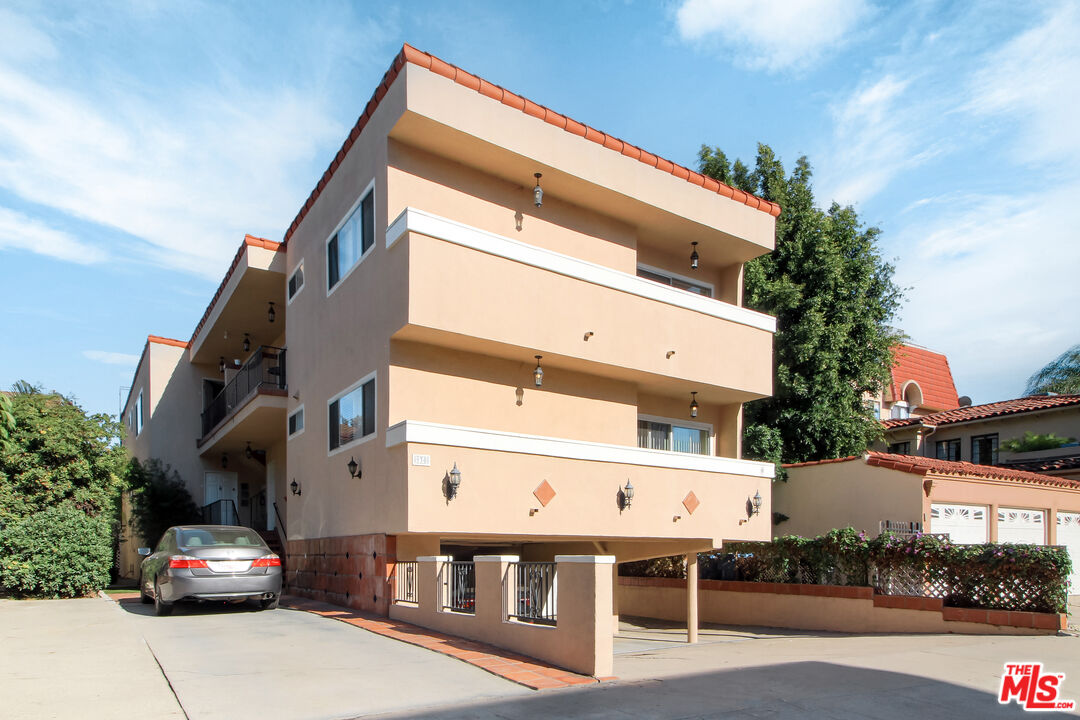 930 South Bedford Street, Unit 4 Los Angeles, CA 90035 - Photo 24 of 24 a car parked on the side of street