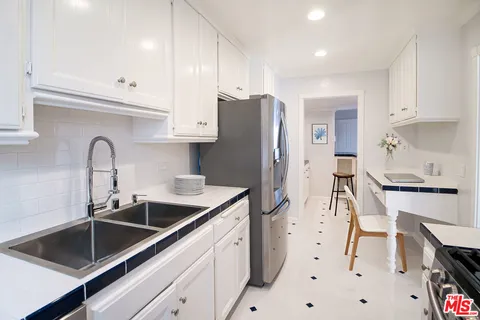 $4,950 | 930 South Bedford Street, Unit 4, Los Angeles, CA 90035