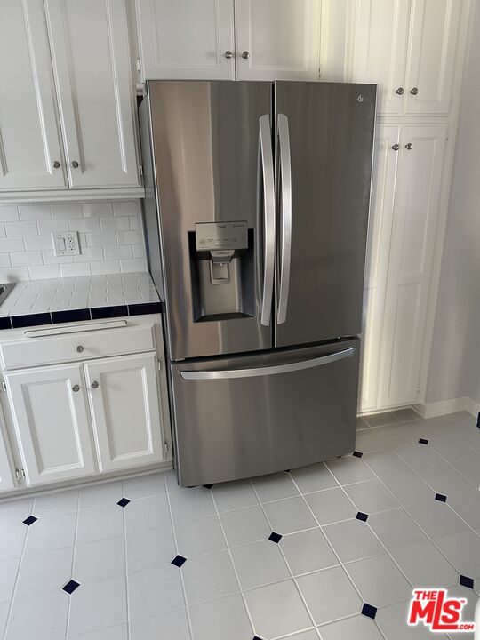 930 South Bedford Street, Unit 4 Los Angeles, CA 90035 - Photo 6 of 24 a view of a refrigerator with white cabinets