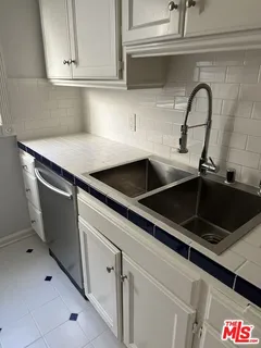 $4,950 | 930 South Bedford Street, Unit 4, Los Angeles, CA 90035