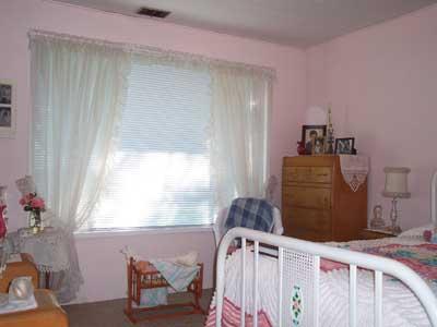 113 Sand Hill Road Grandview, WA 98930 - Photo 12 of 24 a bedroom with a bed and a window