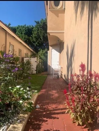 a view of a back yard of the house