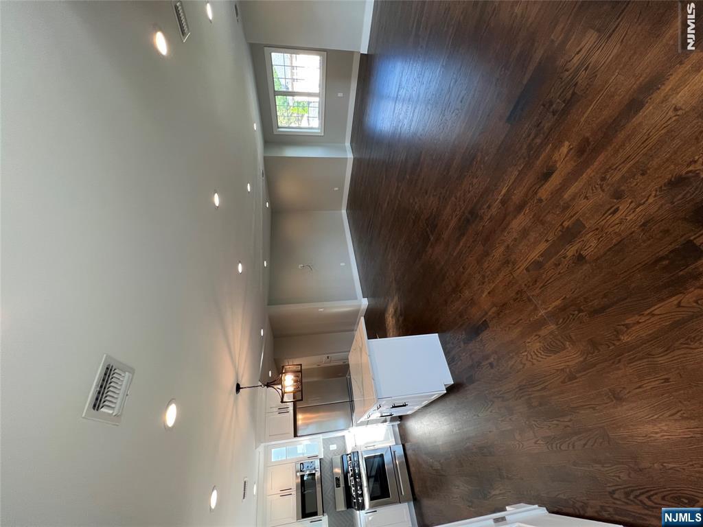 839 Pleasant View Terrace, Unit 2 Ridgefield, NJ 07657 - Photo 5 of 13 Gallery Image 5