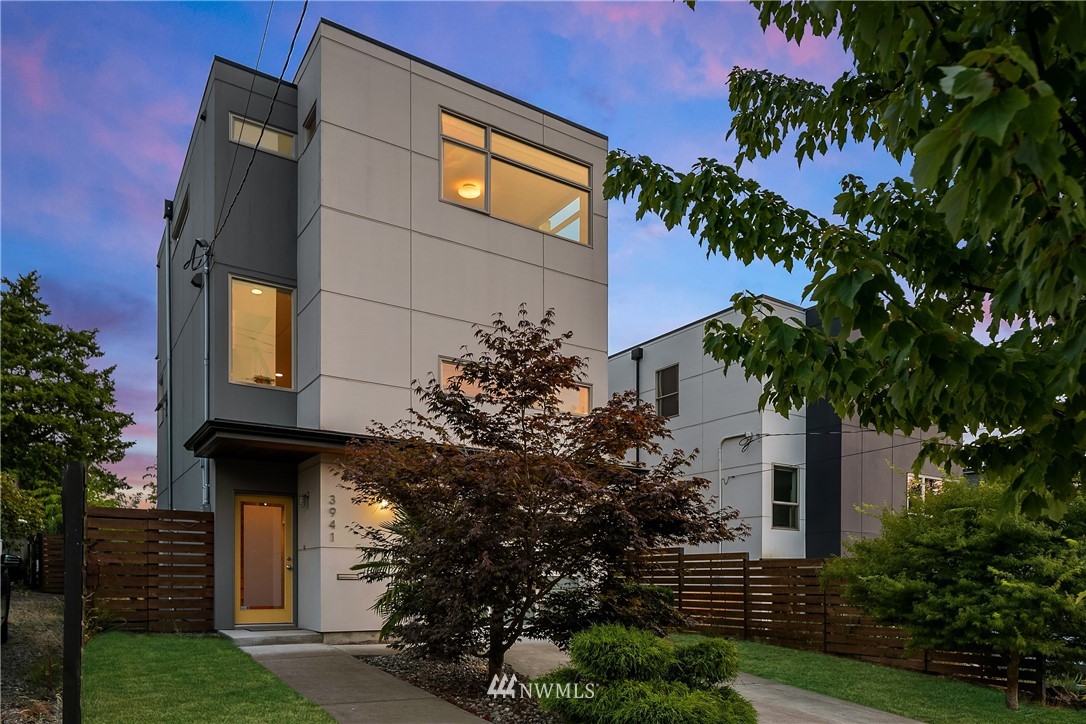 3941 Southwest Kenyon Street Seattle, WA 98136 - Photo 1 of 13 Gallery Image 1