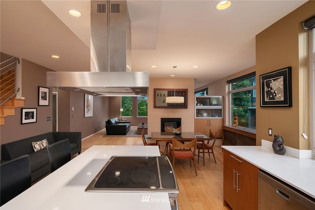 3941 Southwest Kenyon Street Seattle, WA 98136 - Photo 3 of 13 Gallery Image 3