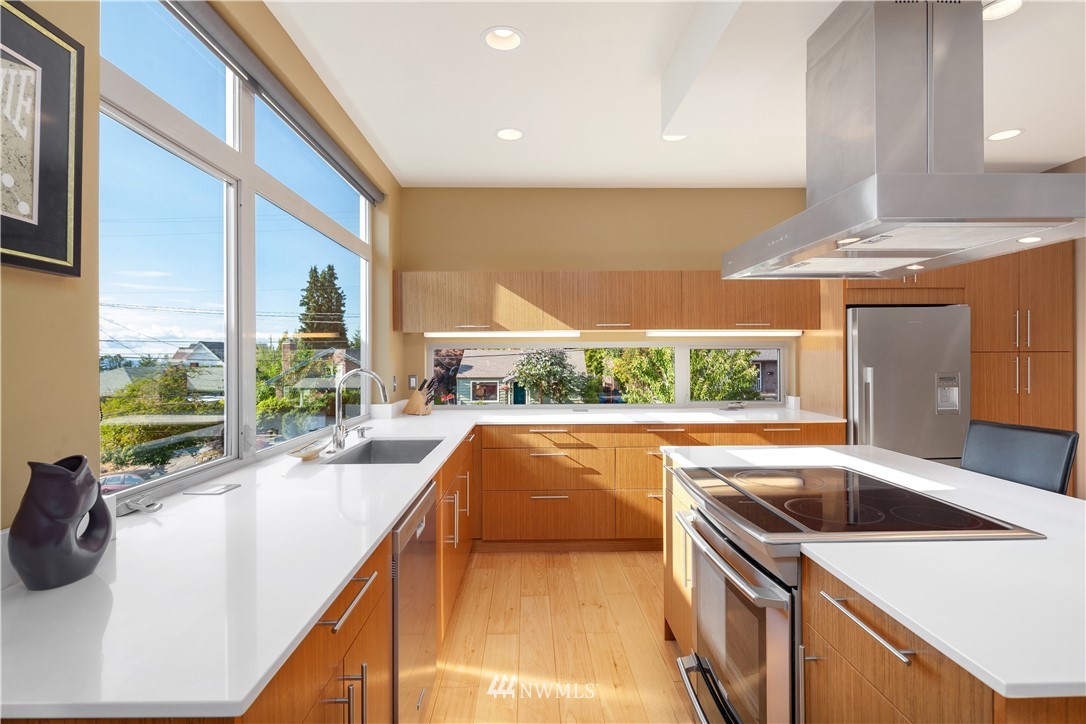 3941 Southwest Kenyon Street Seattle, WA 98136 - Photo 4 of 13 Gallery Image 4
