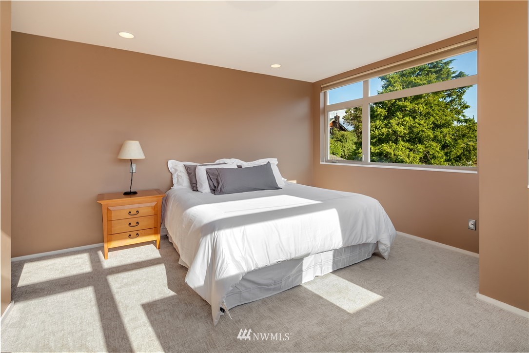 3941 Southwest Kenyon Street Seattle, WA 98136 - Photo 10 of 13 Gallery Image 10