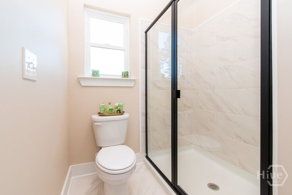 1347 Old Tusculum Road Springfield, GA 31329 - Photo 24 of 32 Master- Tile Shower