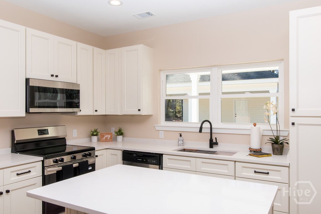 1347 Old Tusculum Road Springfield, GA 31329 - Photo 6 of 32 Stainless Appliances