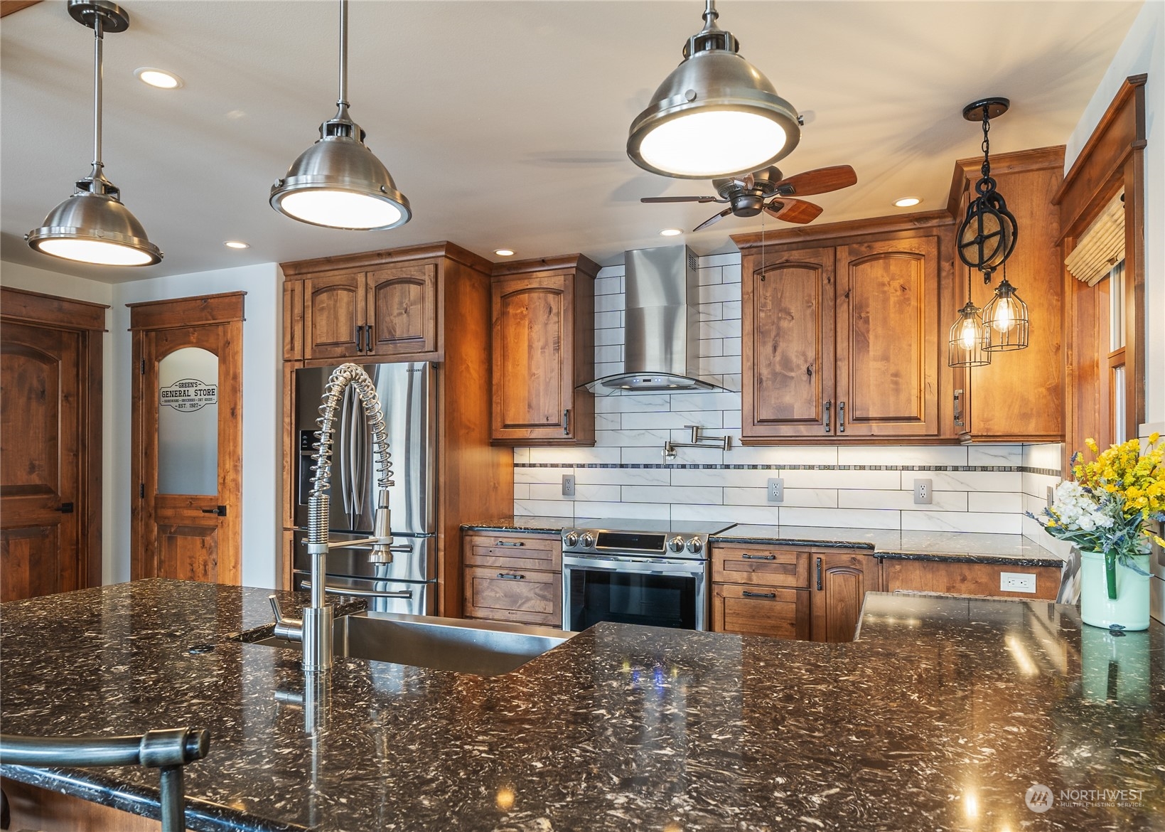 11830 South Lakeshore Road Chelan, WA 98816 - Photo 16 of 39 Gallery Image 16