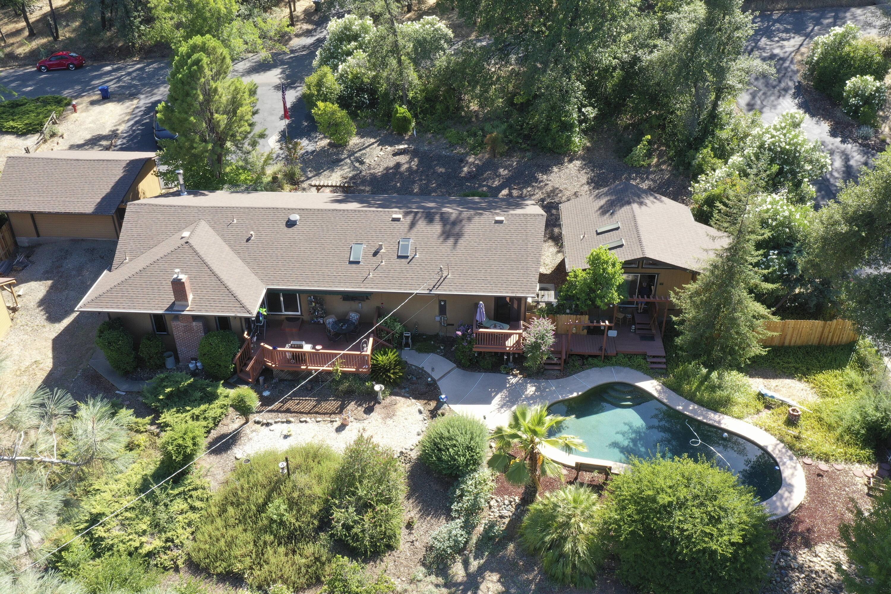8489 Valley View Road Redding, CA 96001 - Photo 1 of 61 Perfect Set-UP