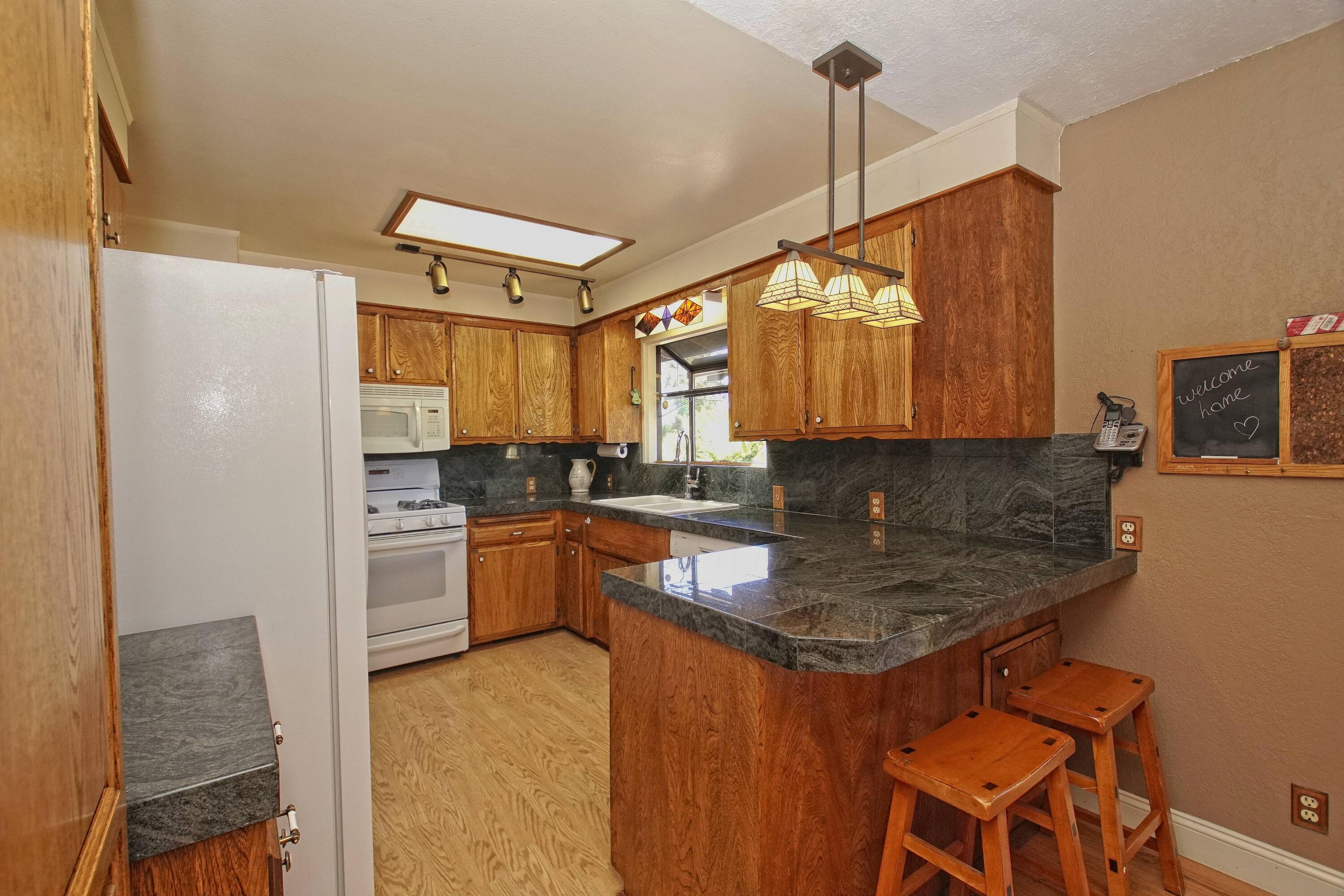 8489 Valley View Road Redding, CA 96001 - Photo 15 of 61 Kitchen