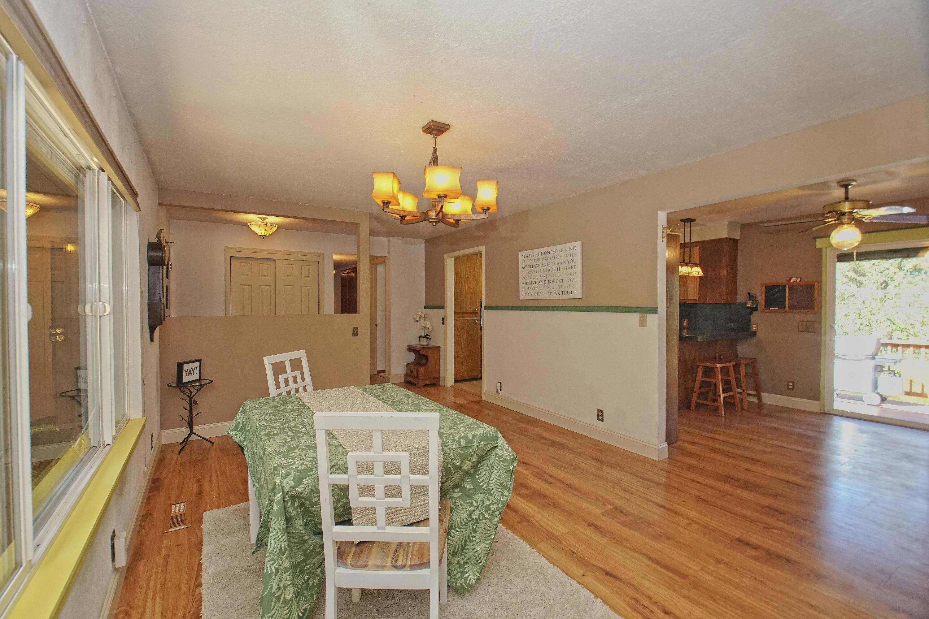 8489 Valley View Road Redding, CA 96001 - Photo 16 of 61 Dining Area