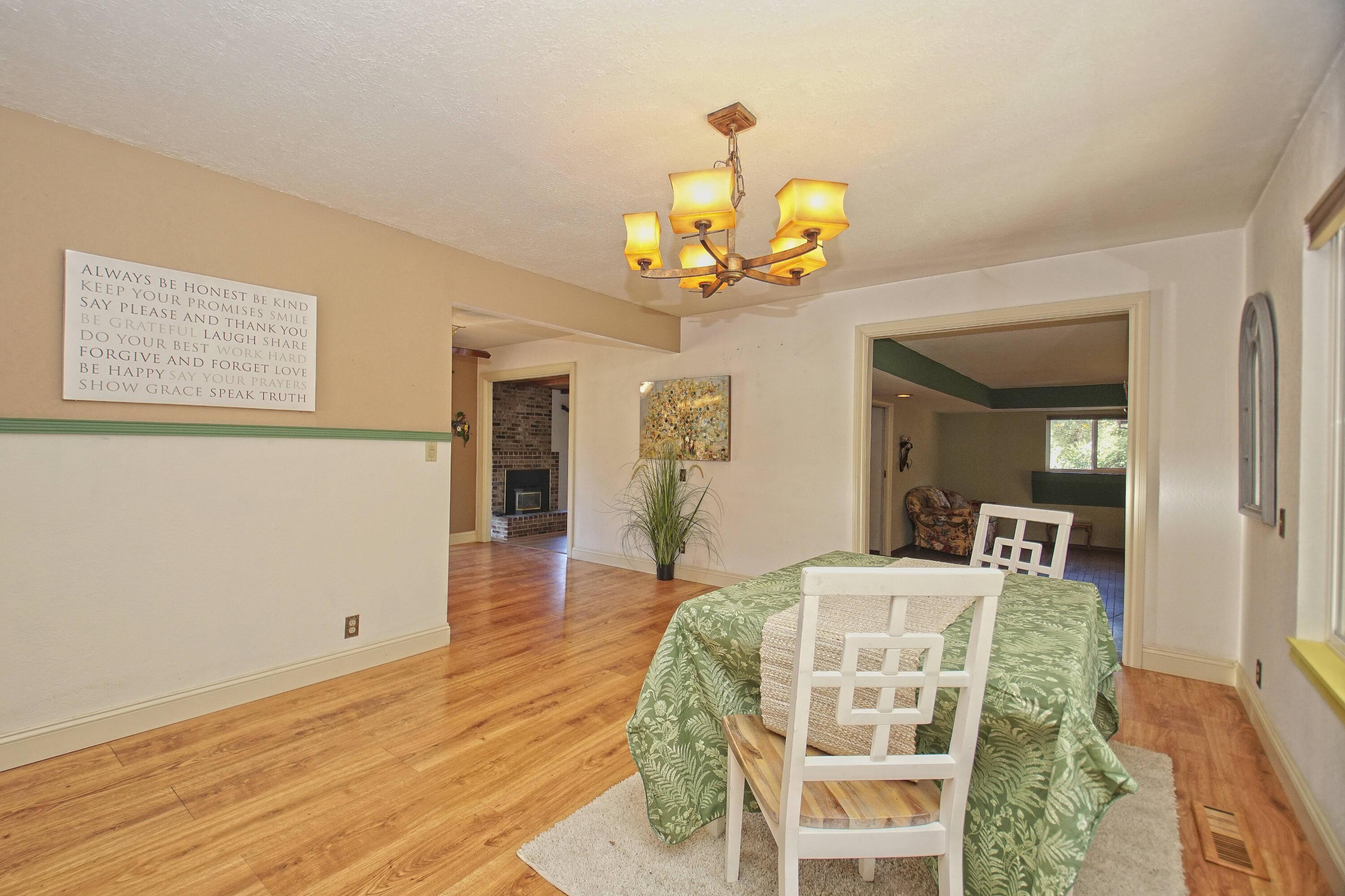 8489 Valley View Road Redding, CA 96001 - Photo 17 of 61 Formal Dining