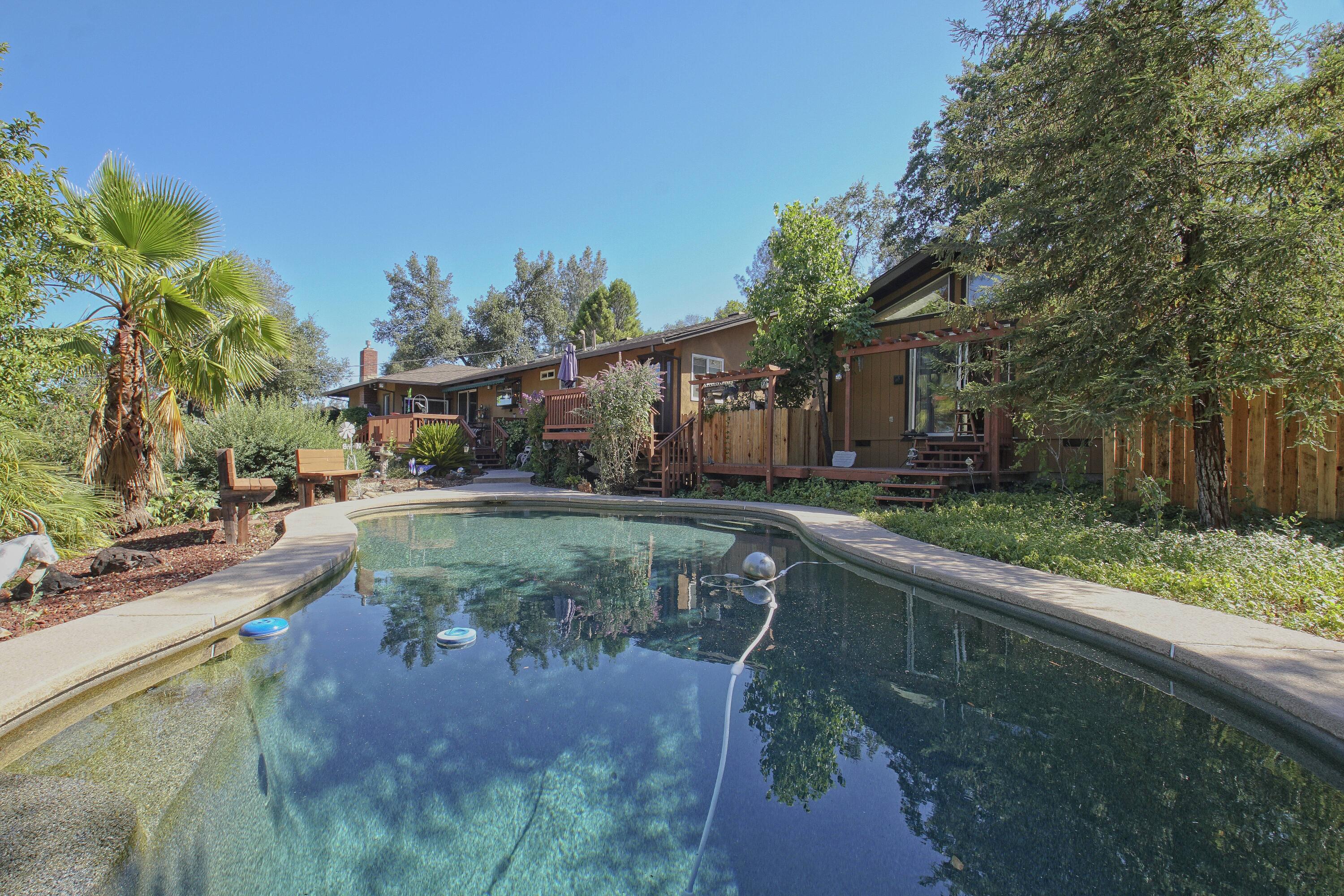8489 Valley View Road Redding, CA 96001 - Photo 2 of 61 Gunite Pool