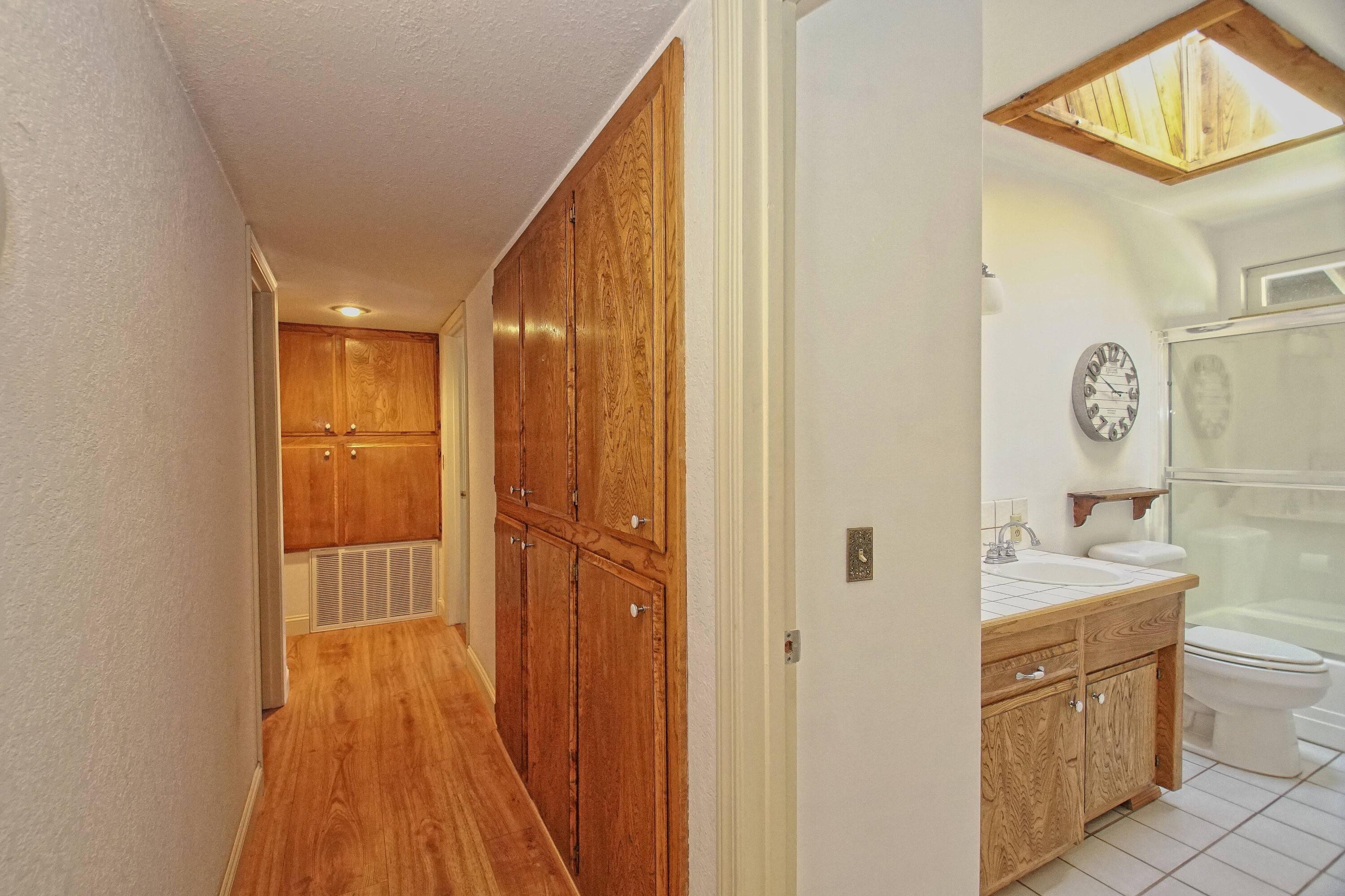 8489 Valley View Road Redding, CA 96001 - Photo 22 of 61 Hall