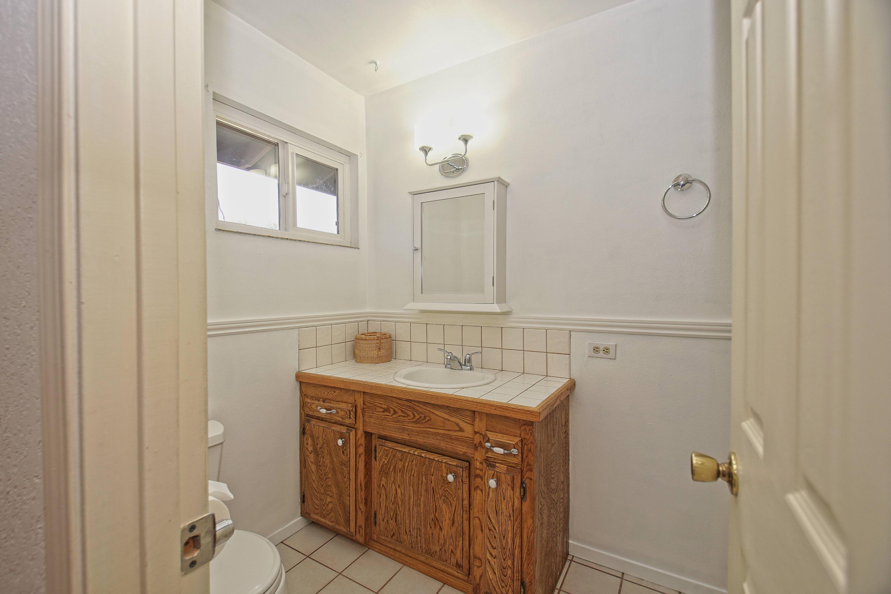 8489 Valley View Road Redding, CA 96001 - Photo 29 of 61 Primary Bath