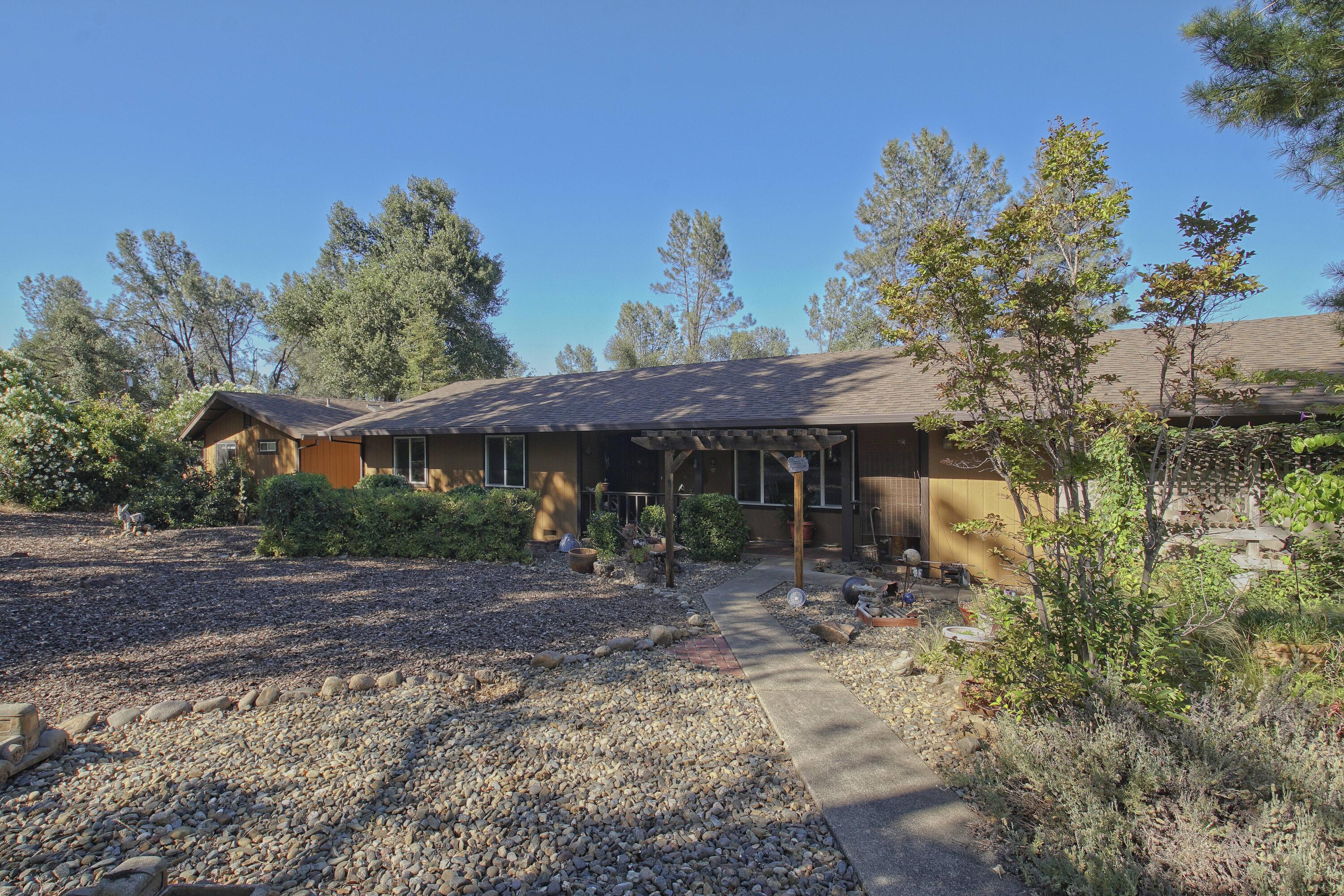 8489 Valley View Road Redding, CA 96001 - Photo 3 of 61 Front