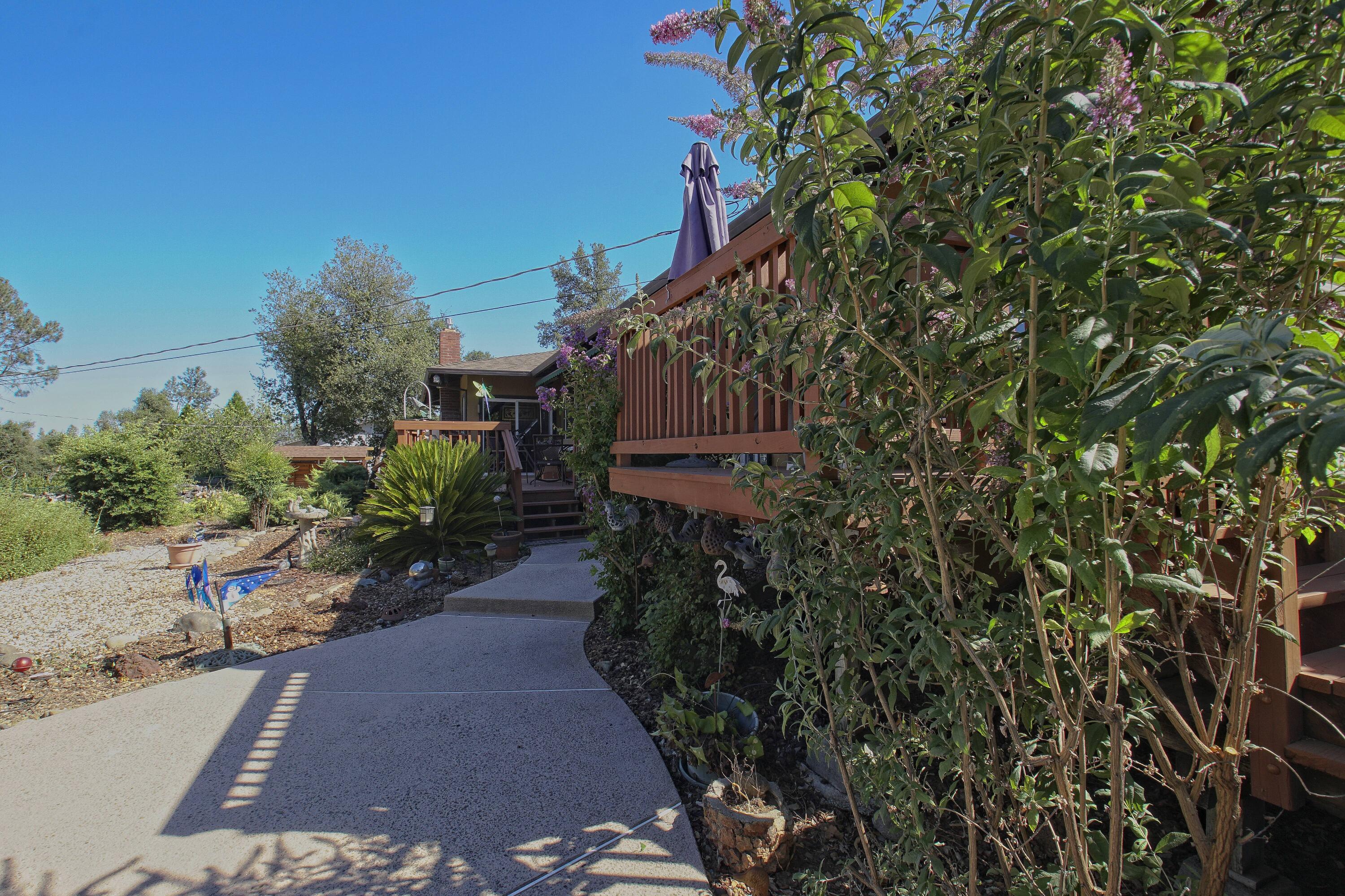 8489 Valley View Road Redding, CA 96001 - Photo 34 of 61 Walkway