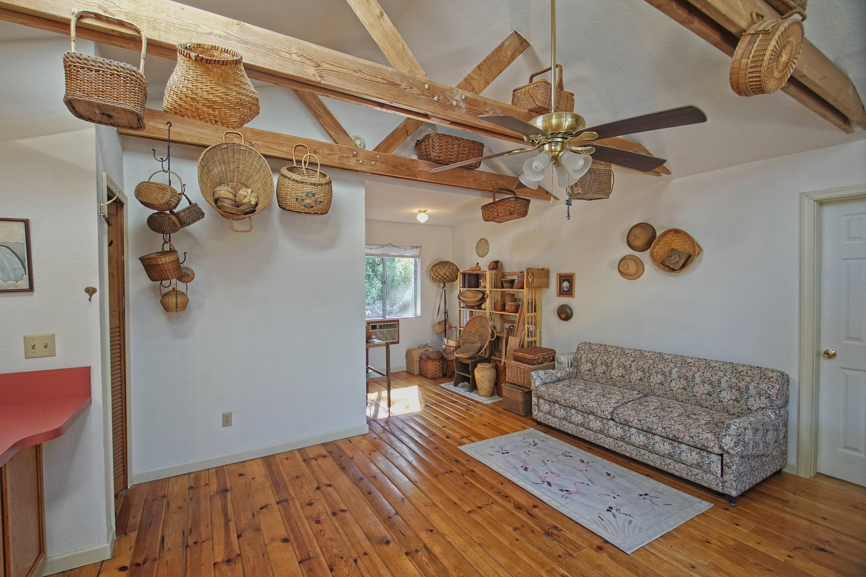 8489 Valley View Road Redding, CA 96001 - Photo 36 of 61 Living