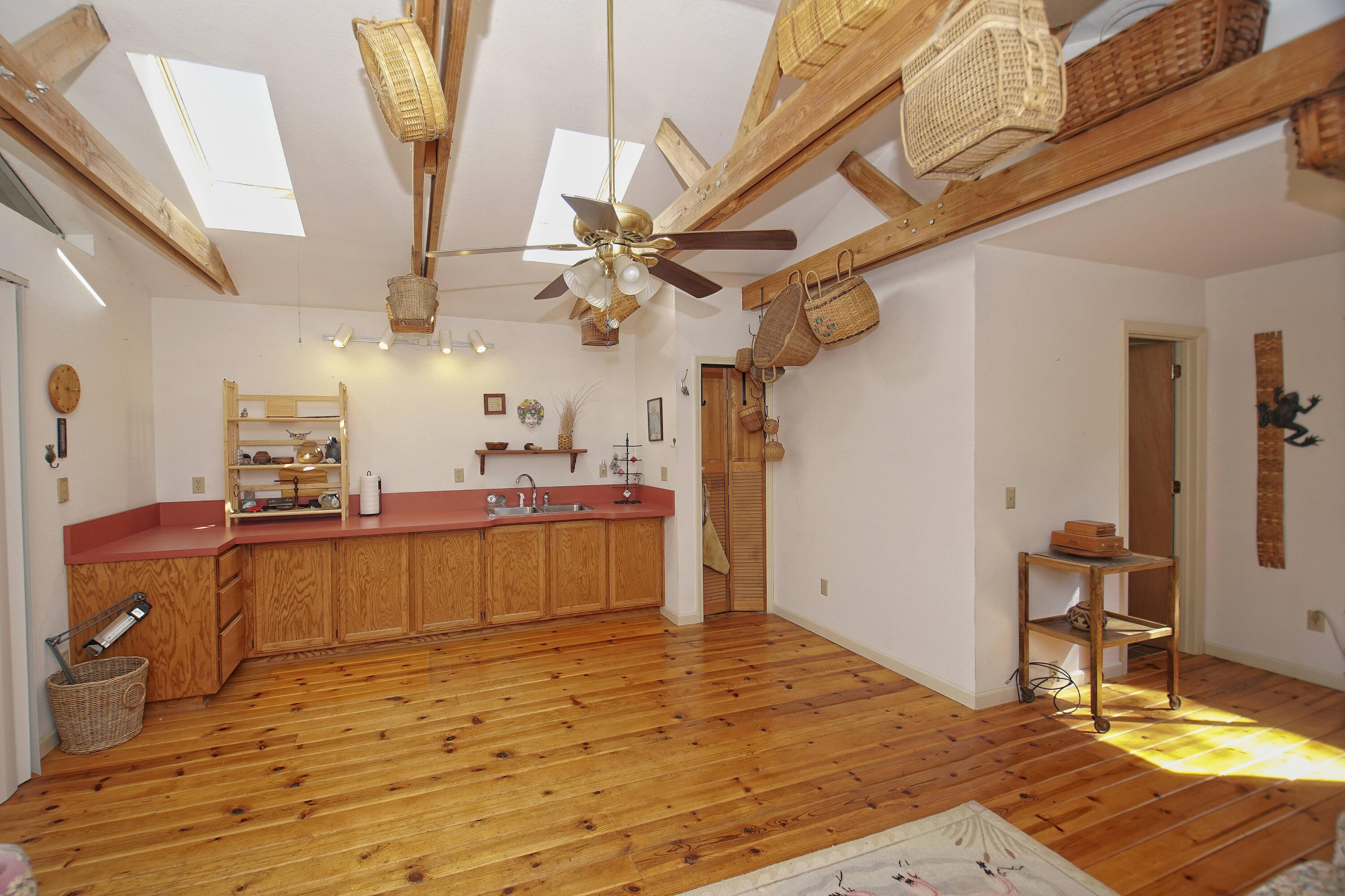 8489 Valley View Road Redding, CA 96001 - Photo 37 of 61 Kitchenette