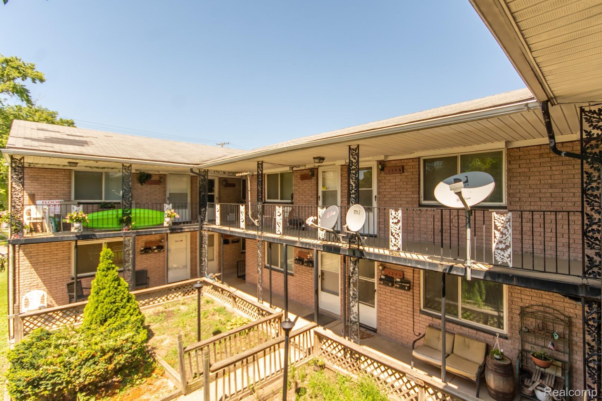 127 Rathbone Street, Unit 131 Mount Clemens, MI 48043 - Photo 13 of 28 DSC_4805.jpg