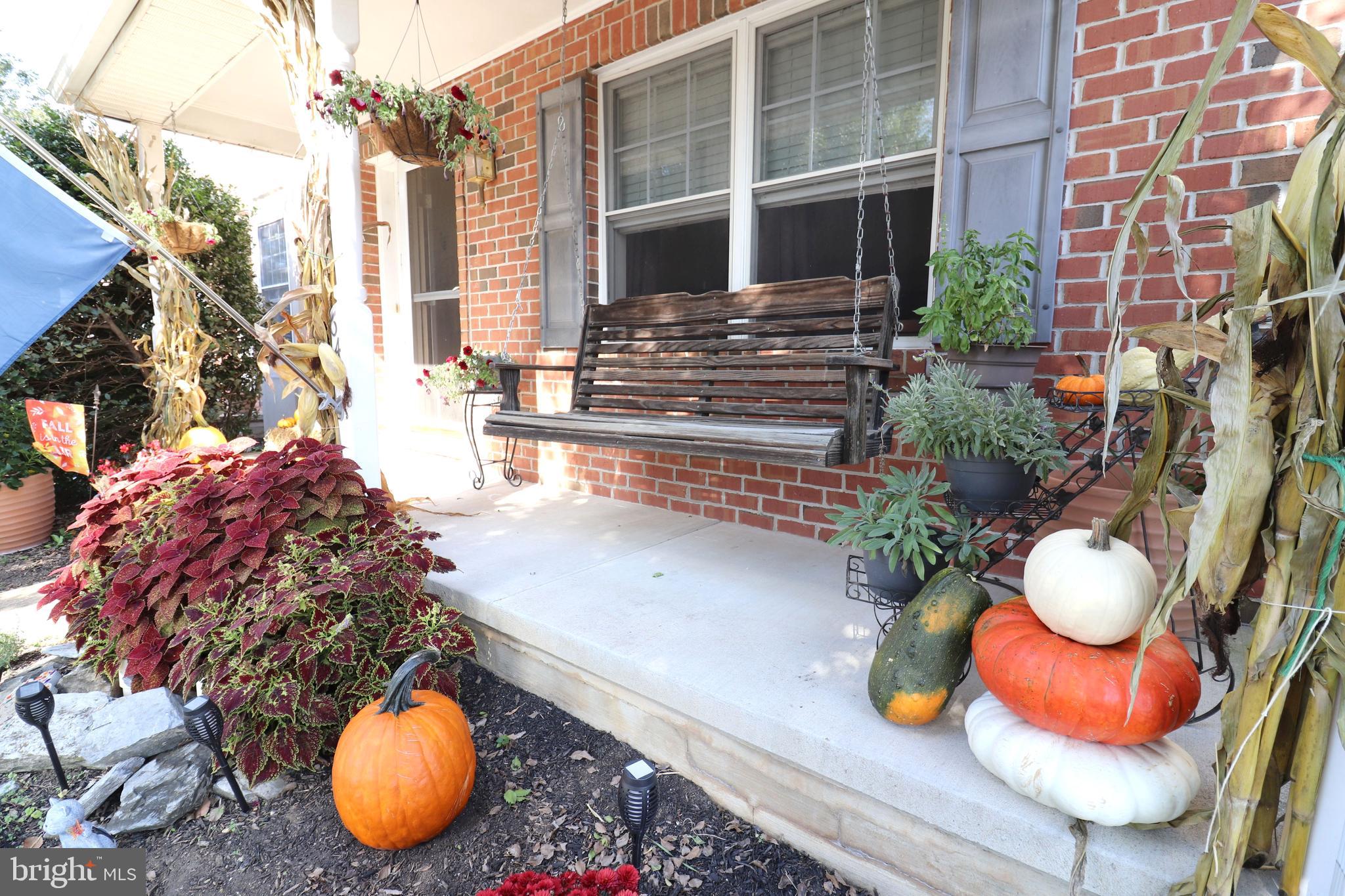641 Chickadee Drive Lititz, PA 17543 - Photo 2 of 42 a view of a chairs and table in the patio