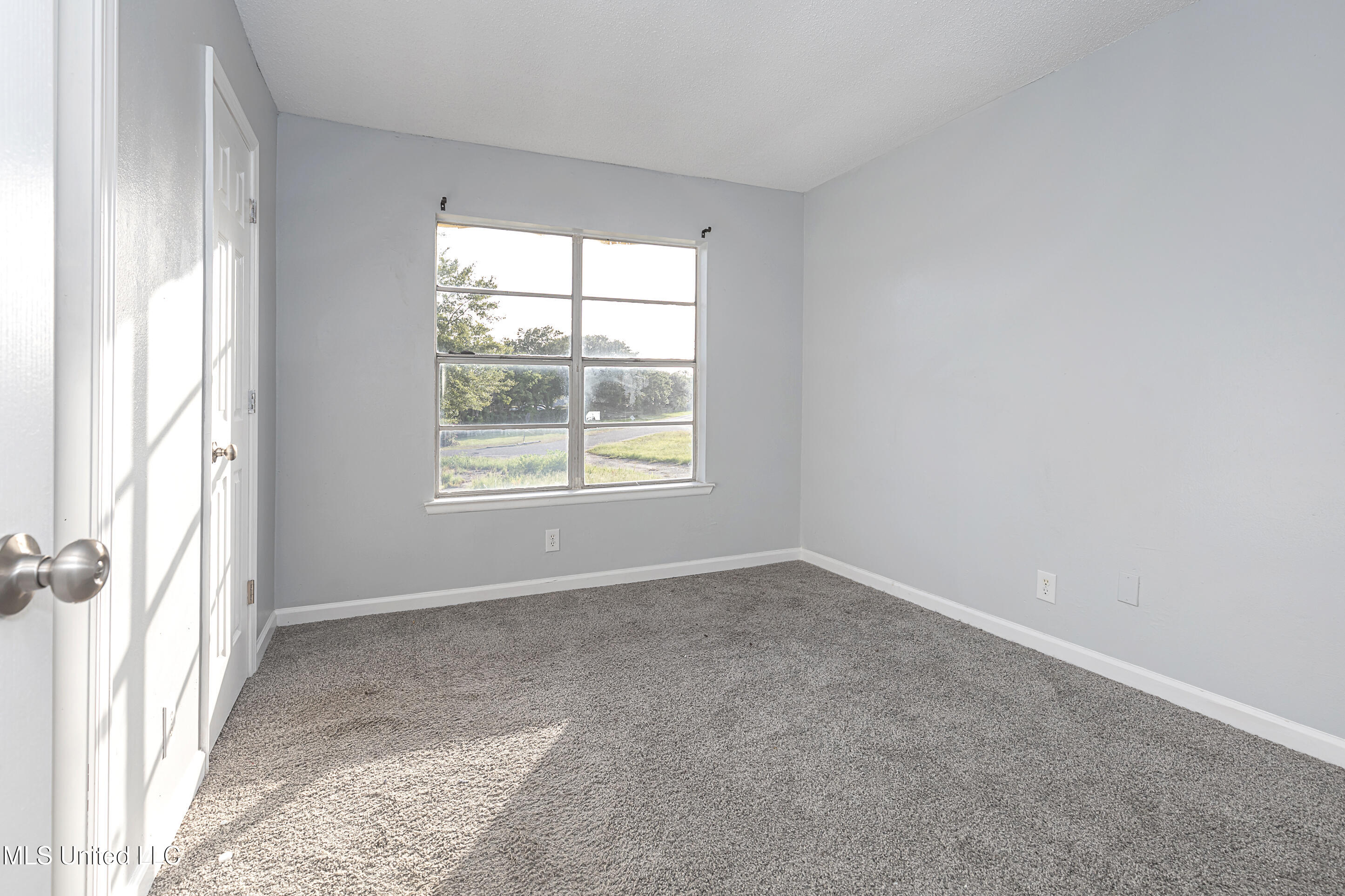 3419 Hospital Road, Unit 11 Pascagoula, MS 39567 - Photo 16 of 37 IMG_5887
