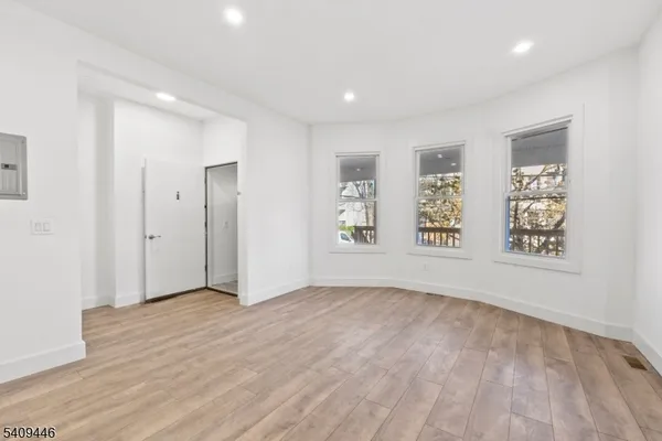 $2,950 | 855 South 14th Street, Unit 1, Newark, NJ 07108
