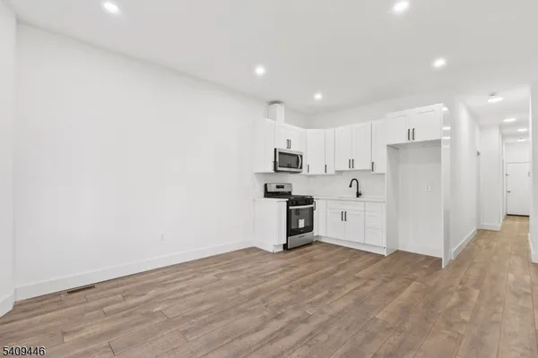 $2,950 | 855 South 14th Street, Unit 1, Newark, NJ 07108