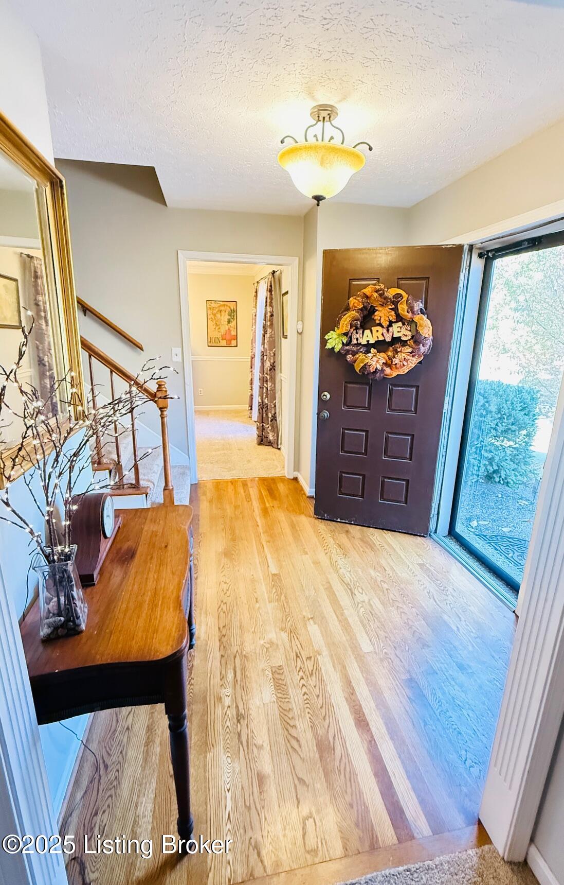 4604 Lincoln Road Louisville, KY 40220 - Photo 4 of 29 Living Rm Foyer View