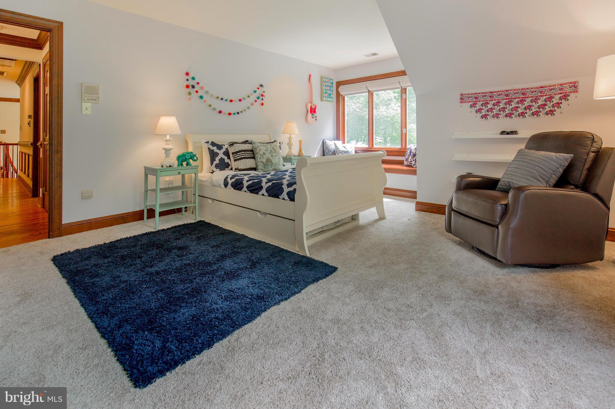 610 Bryants Nursery Road Silver Spring, MD 20905 - Photo 20 of 30 a living room with furniture and a rug