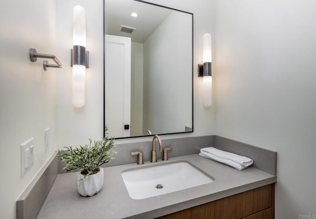 824 Conestoga Court Encinitas, CA 92024 - Photo 10 of 38 Powder Room