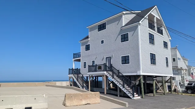 a picture of a lake view