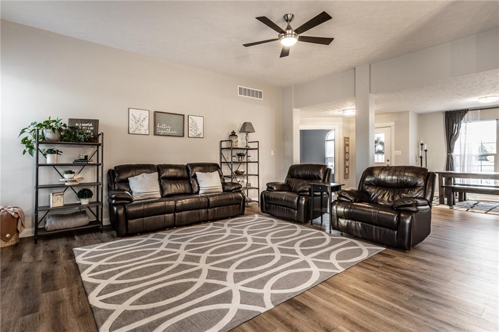 6573 Hunters Ridge South Zionsville, IN 46077 - Photo 6 of 37 Gallery Image 6