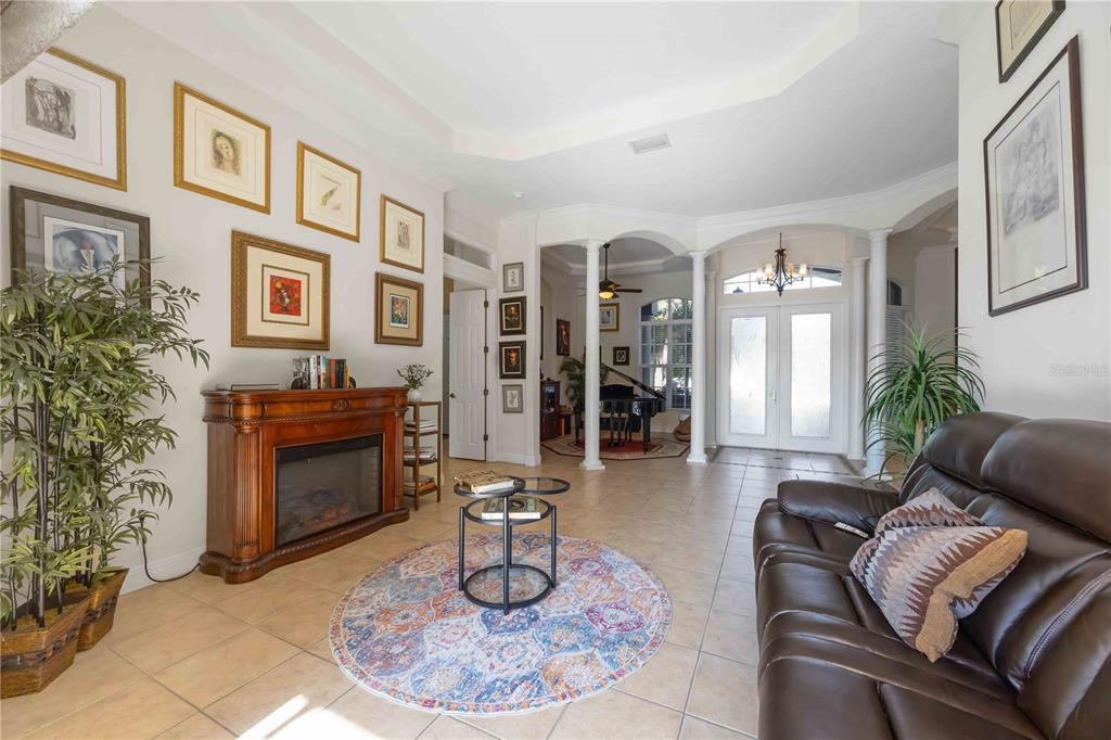 14806 Bowfin Terrace Lakewood Ranch, FL 34202 - Photo 10 of 95 a living room with furniture