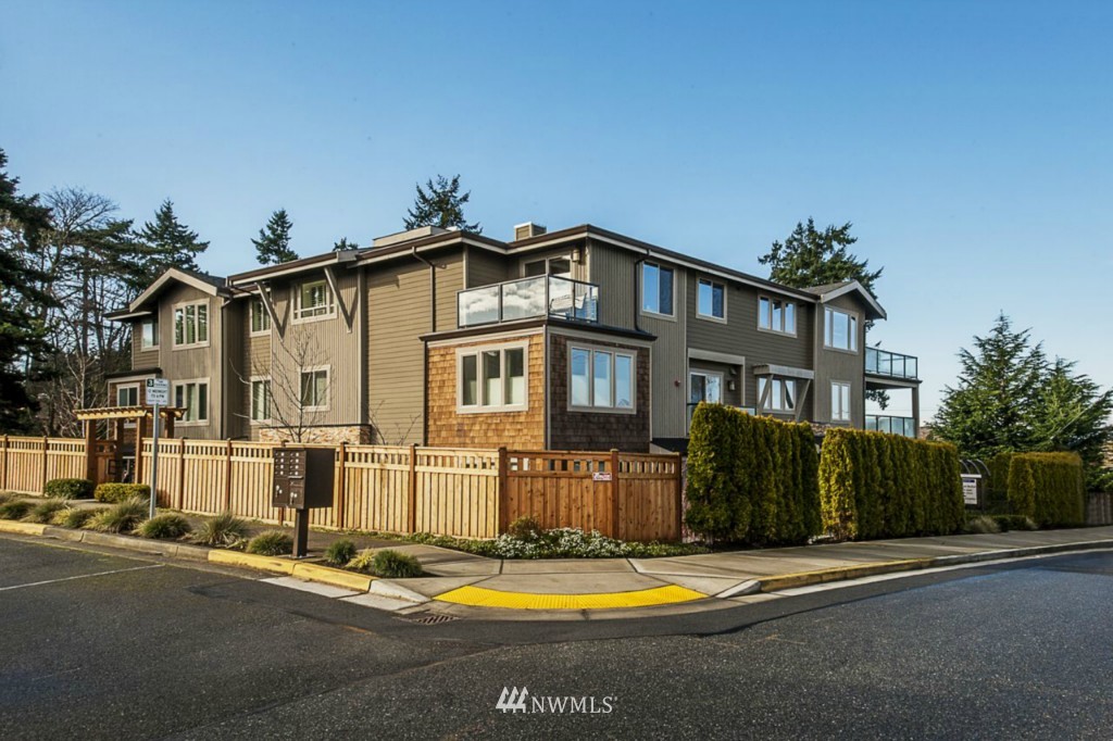 316 Walnut Street, Unit 3B Edmonds, WA 98020 - Photo 1 of 15 Gallery Image 1