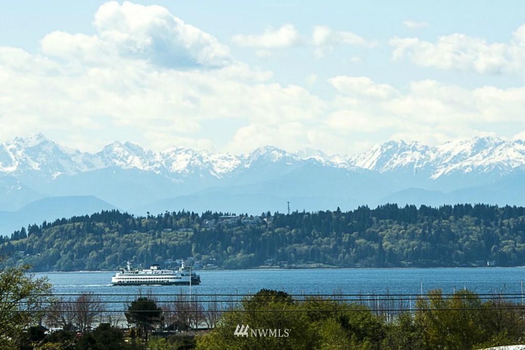 316 Walnut Street, Unit 3B Edmonds, WA 98020 - Photo 2 of 15 Gallery Image 2