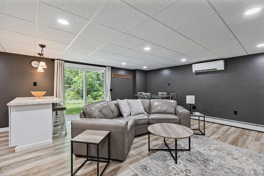 36 Riva Ridge Road Vassalboro, ME 04989 - Photo 23 of 52 Family Room area, breakfast bar, wa